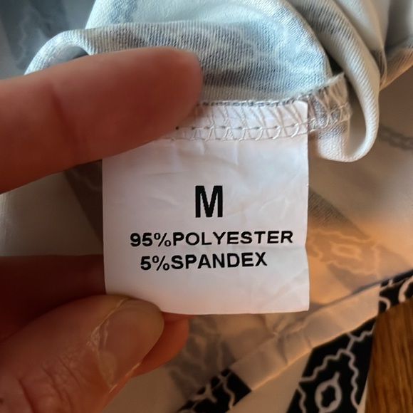 Lightweight Blouse - Picture 4 of 5